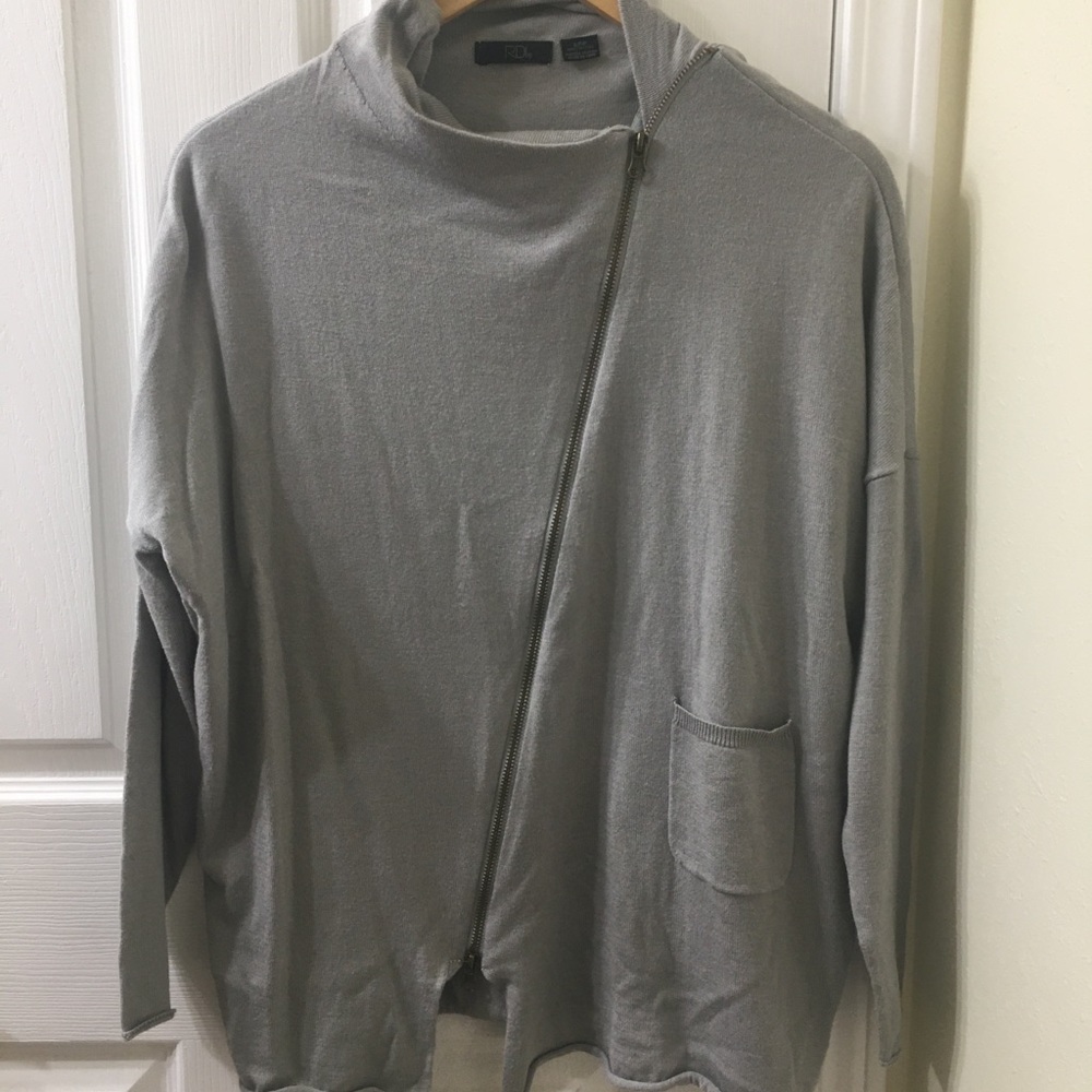 🔥NWOT Women’s Small RTI Sweater w/diagonal zipper
